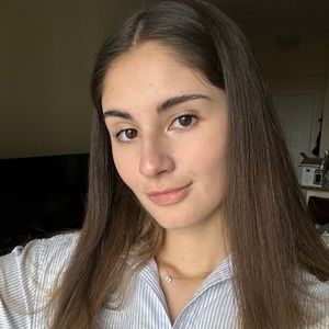 Hi everyone my name is Daniela.